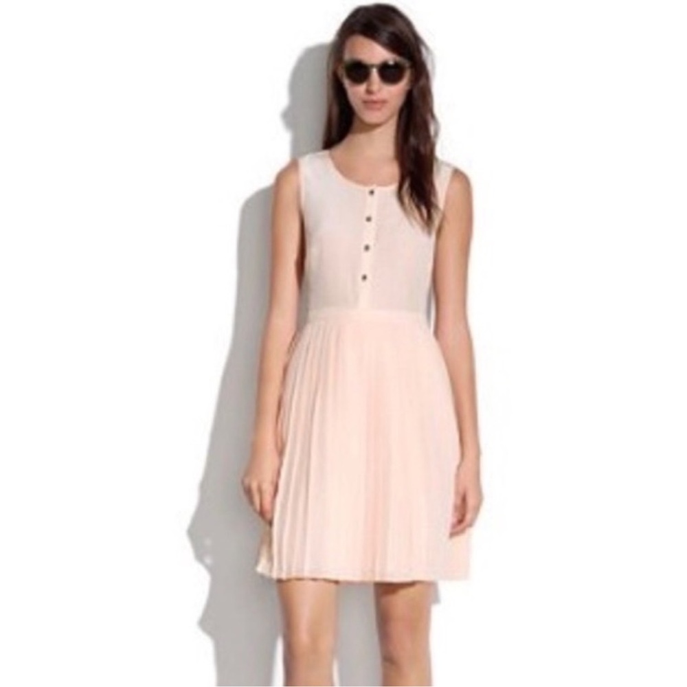 Madewell ladies Millennial Pink 100% silk shell pleated Shirtdress. Size 2.